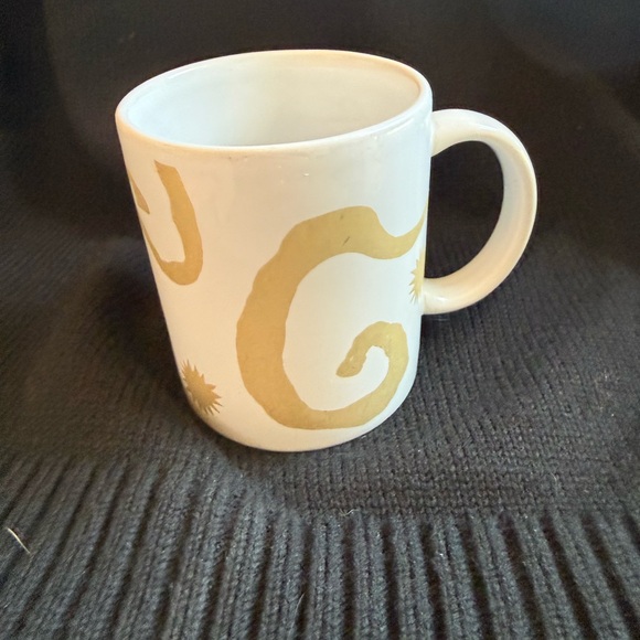 Oscar de la Renta Gold Accent White Mug - Picture 3 of 6